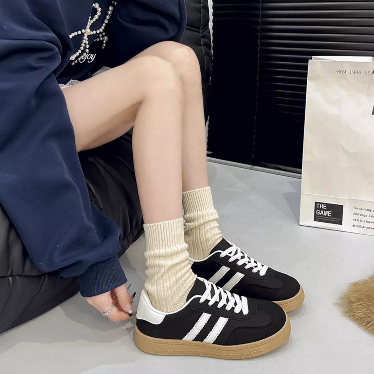 Round Toe Lace Up Sneakers - Lilixa.store