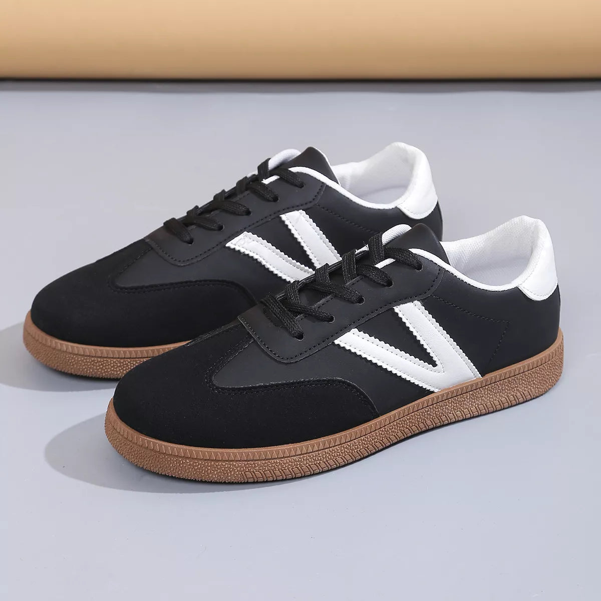 Round Toe Lace Up Sneakers - Lilixa.store
