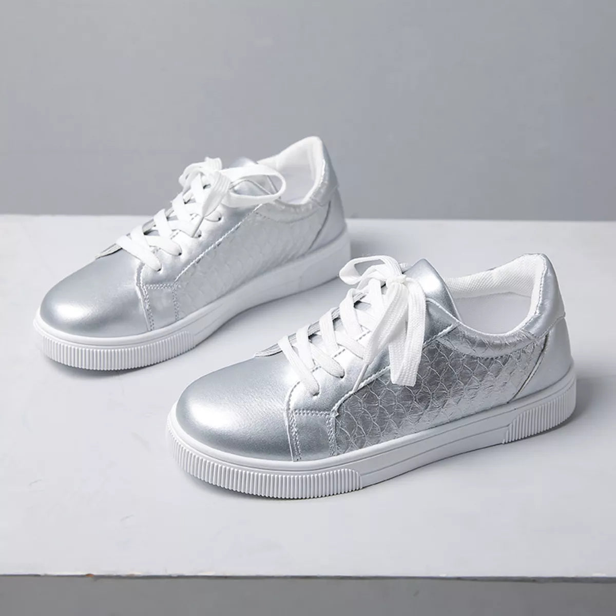 Round Toe Lace Up Sneakers - Lilixa.store