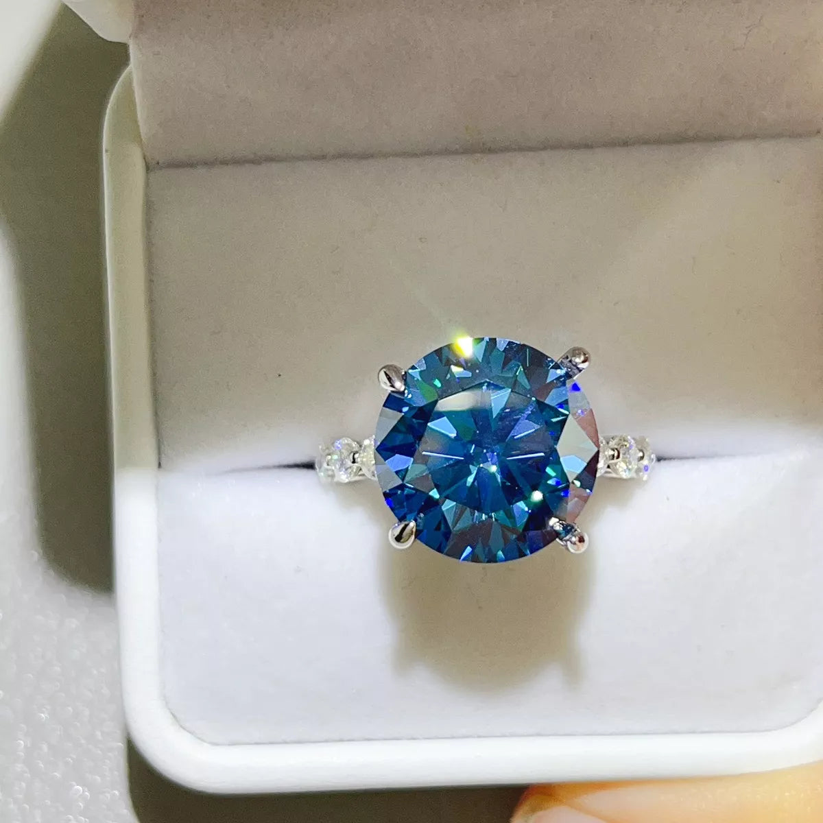 10 Carat 925 Sterling Silver Moissanite Ring - Lilixa.store