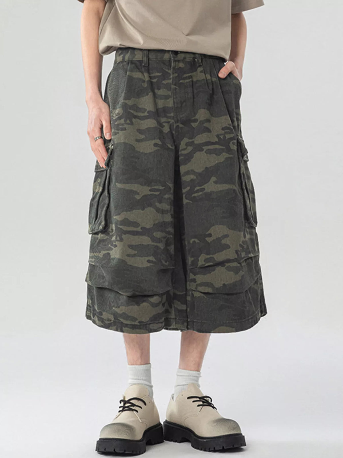 Men's Urban Camo Wide Leg Cargo Pants in Camouflage Gray