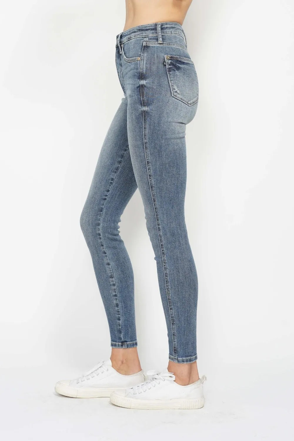 Judy Blue Full Size Tummy Control Contrast Wash Skinny Jeans - Lilixa.store