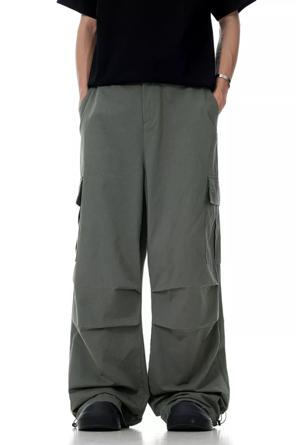 Men's Loose Fit Cargo Pants in Greyish Green